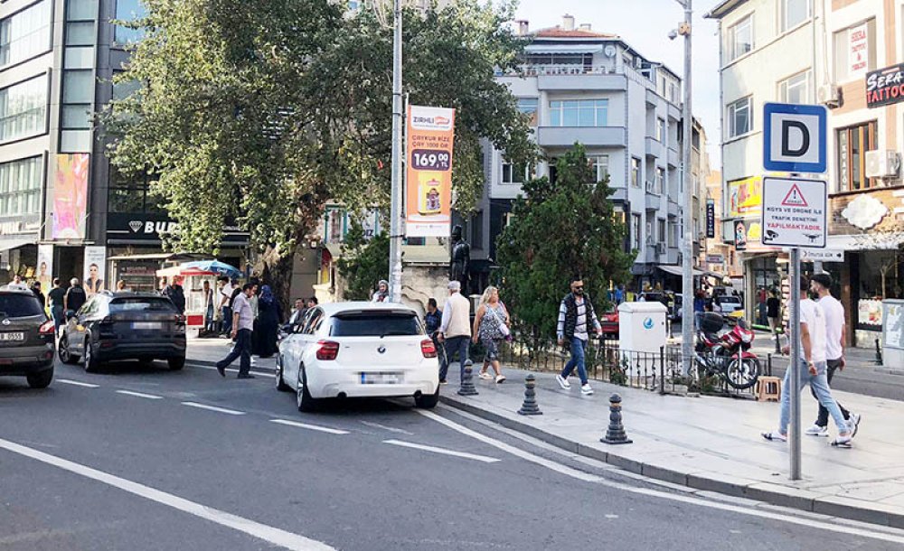 Bazı Sürücüler Uyarı Levhasını Dikkate Almıyor 