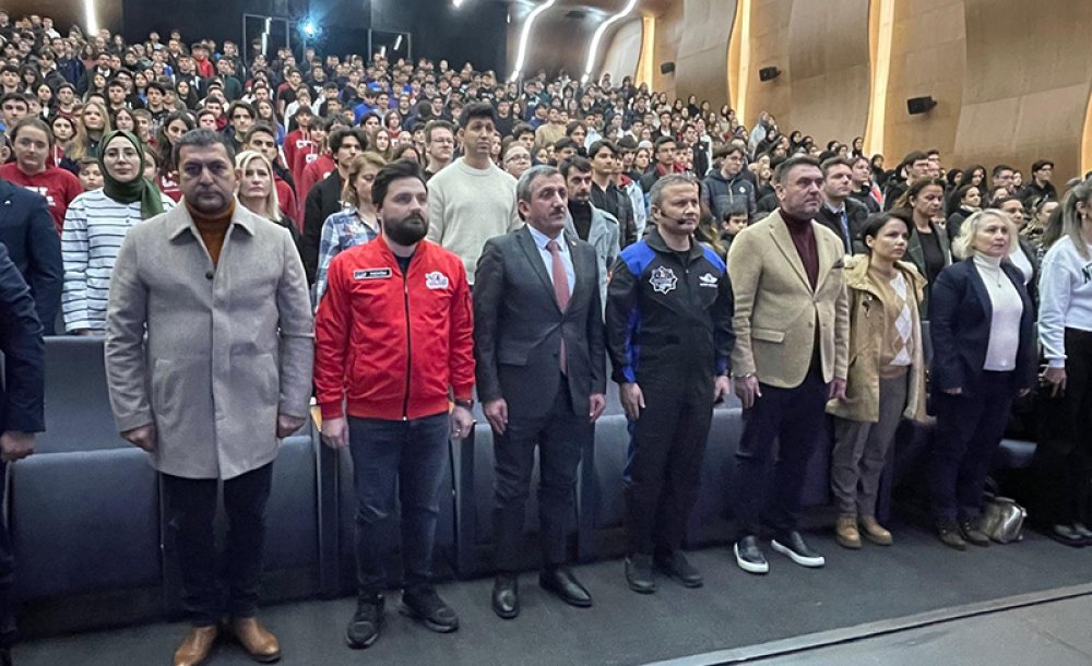 İlk Astronot Gezeravcı Çorlu'da Öğrencilerle Buluştu 