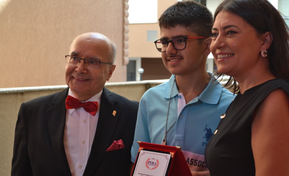 Pera Dil Akademisi 15'Inci Yaşını Kutladı