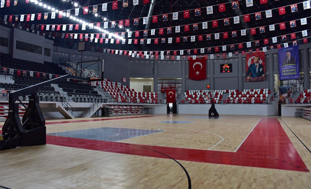 Spor Salonu Seyirciyle Buluşabilecek Mi?