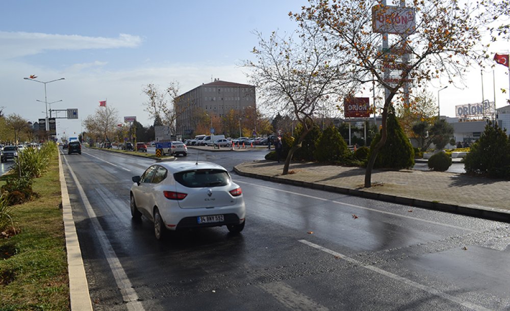 Bağlantı Yolu Tehlike Saçıyor!