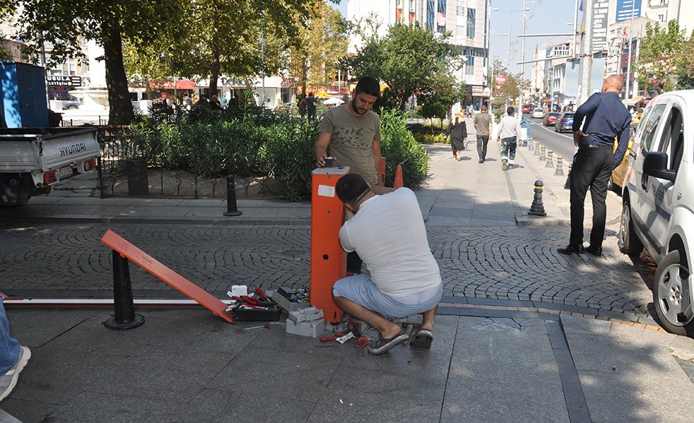 Kırılan Bozulan Bariyerler Tekrar Tamir Edildi