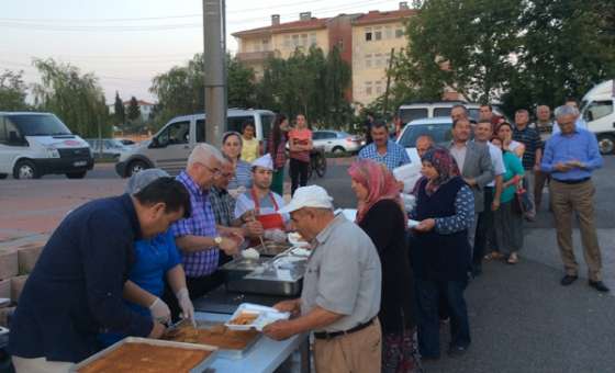 Ergene Belediyesi İftar Yemeklerine Devam Ediyor