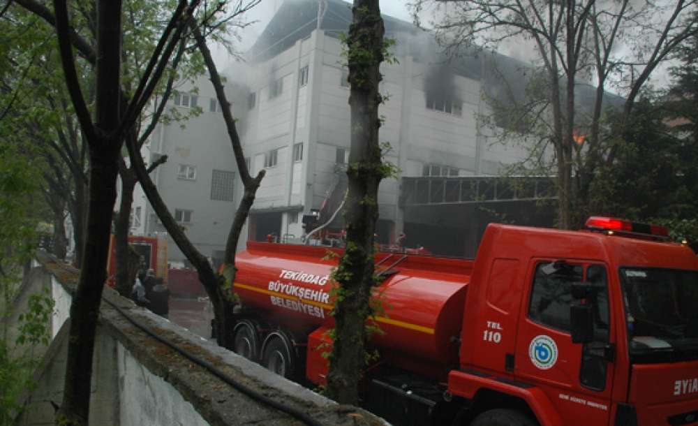 Geri Dönüşüm Fabrikasında Korkutan Yangın