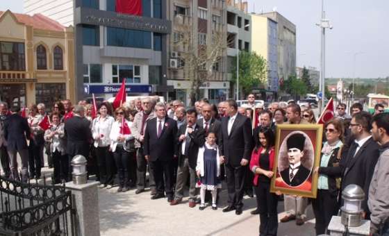 Chp'den Alternatif Çelenk Töreni