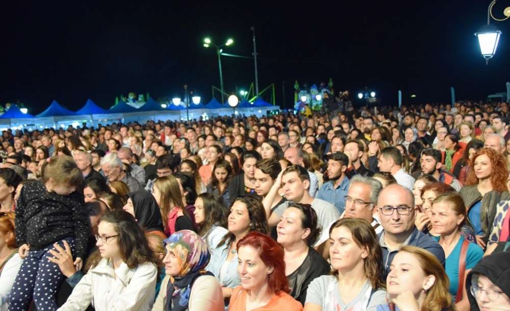 Festival Bitti Tadı Damaklarda Kaldı