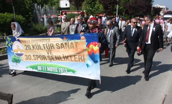 Tü Bahar Şenlikleri Törenle Başladı