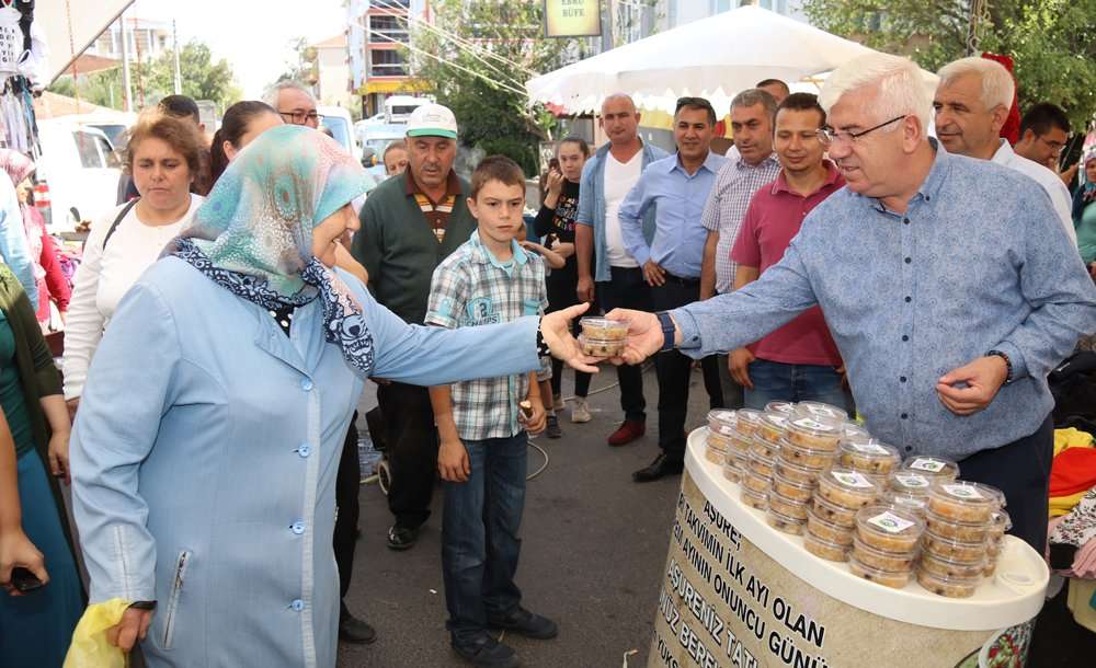 Ergene Belediyesi 5000 Adet Aşure İkram Etti