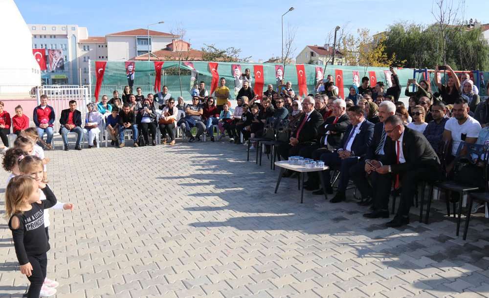 Beren Bebek Çocuk Akademisi Öğrencileri Atasını Andı