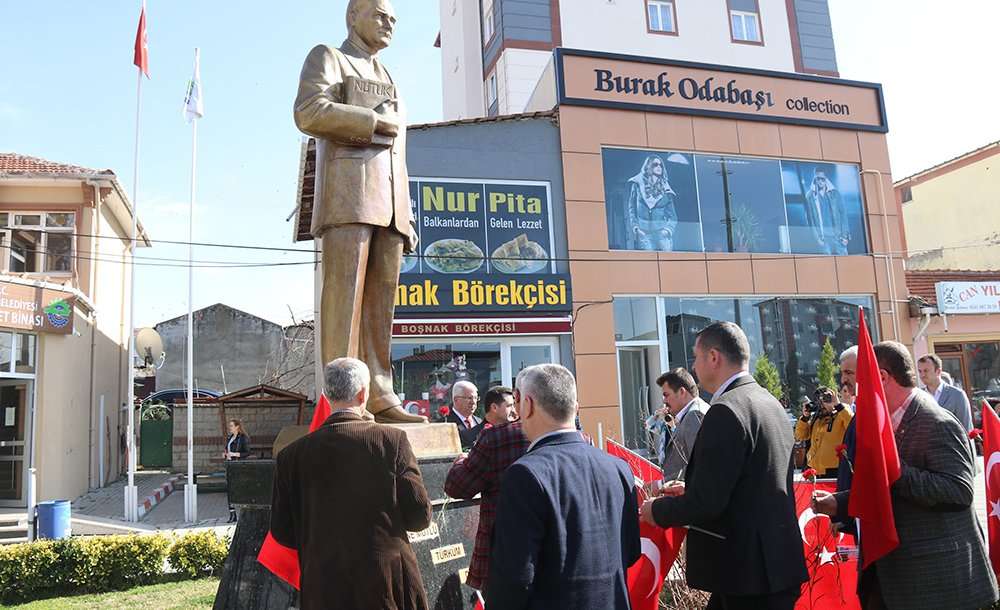 Ergene'de Şehitler İçin Karanfil Bırakıldı