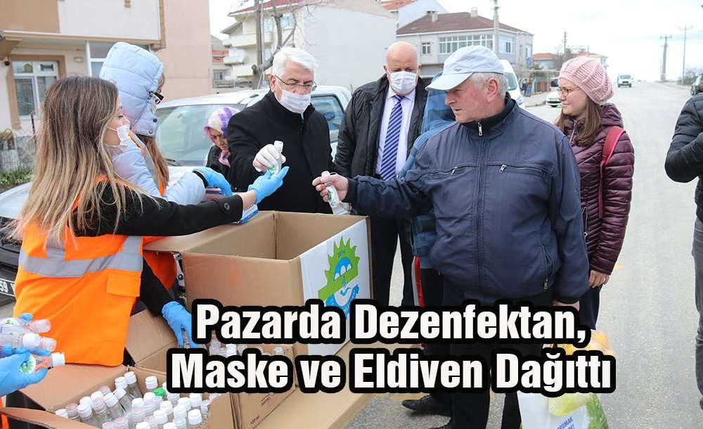 Pazarda Dezenfektan, Maske Ve Eldiven Dağıttı