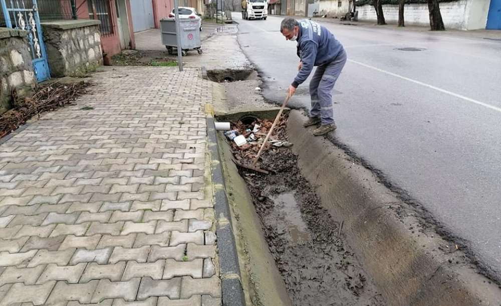 Su Kanalları Ve Yağmur Suyu Izgaraları Temizlendi