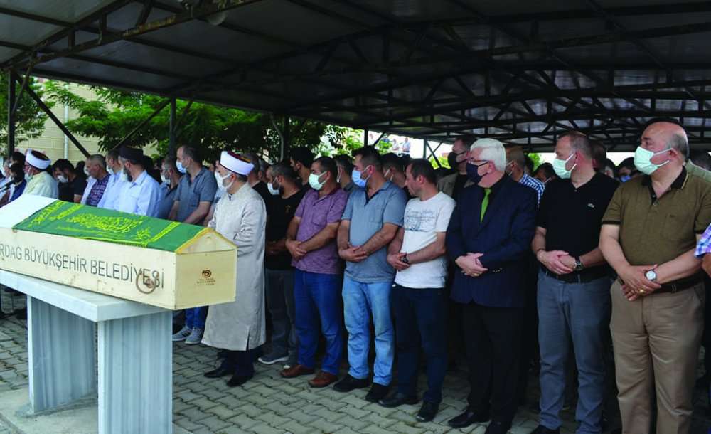 Cenaze Törenine Binlerce Vatandaş Katıldı