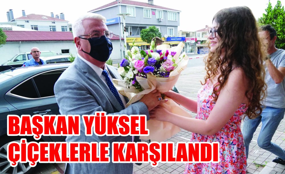 Başkan Yüksel Çiçeklerle Karşılandı