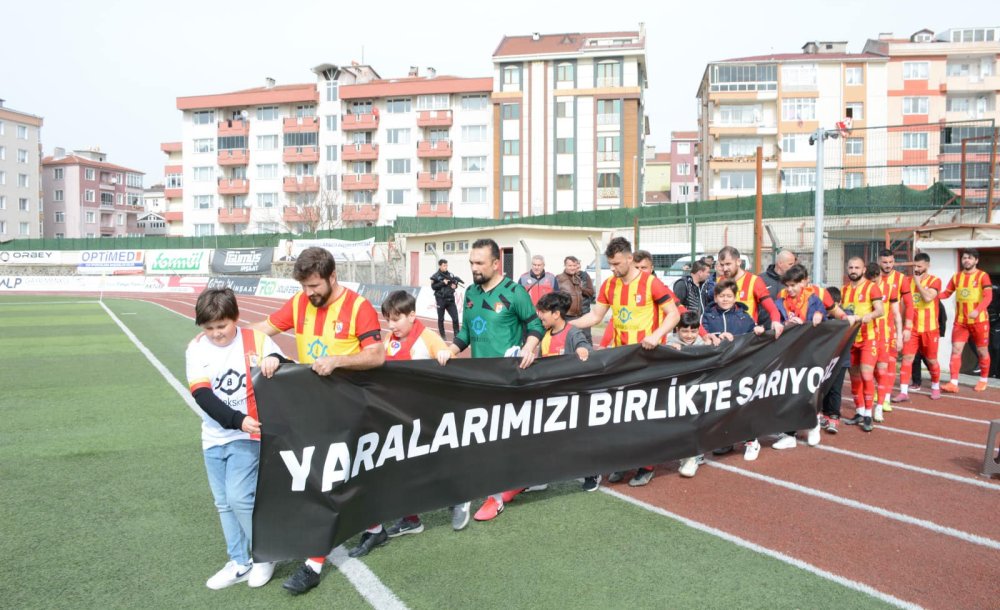 Dostluk Maçında Kazanan Depremzedeler Oldu