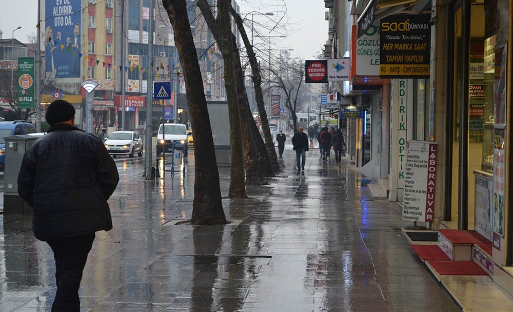 Günlerdir Beklenen Yağmur Sonunda Yağdı 