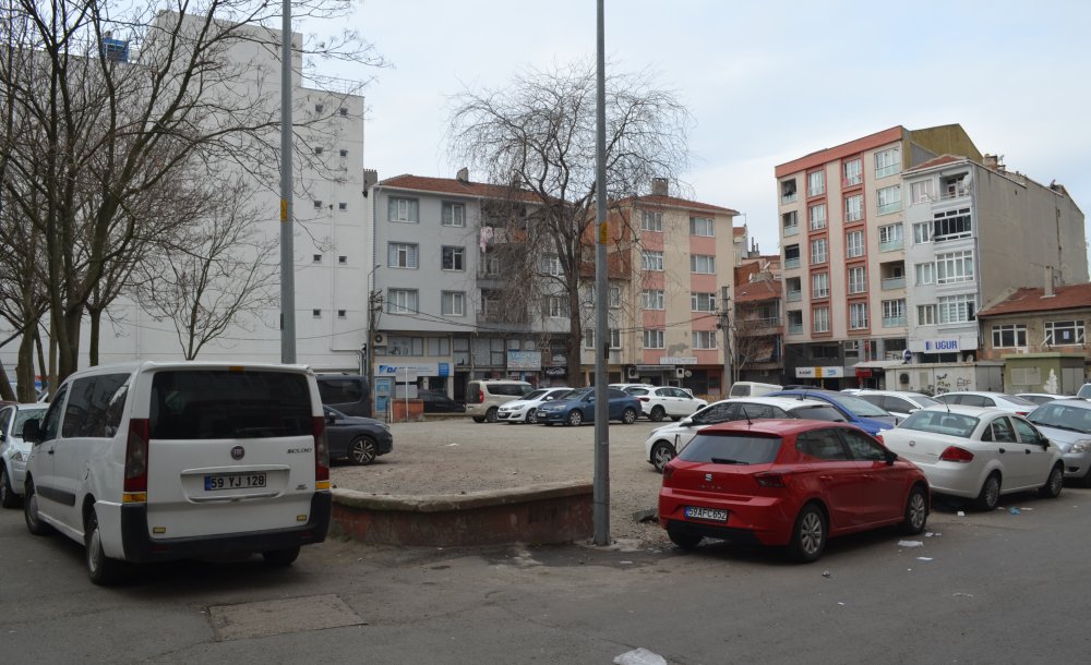 Okul Arazisi 3 Yıldır Otopark Olarak Kullanılıyor