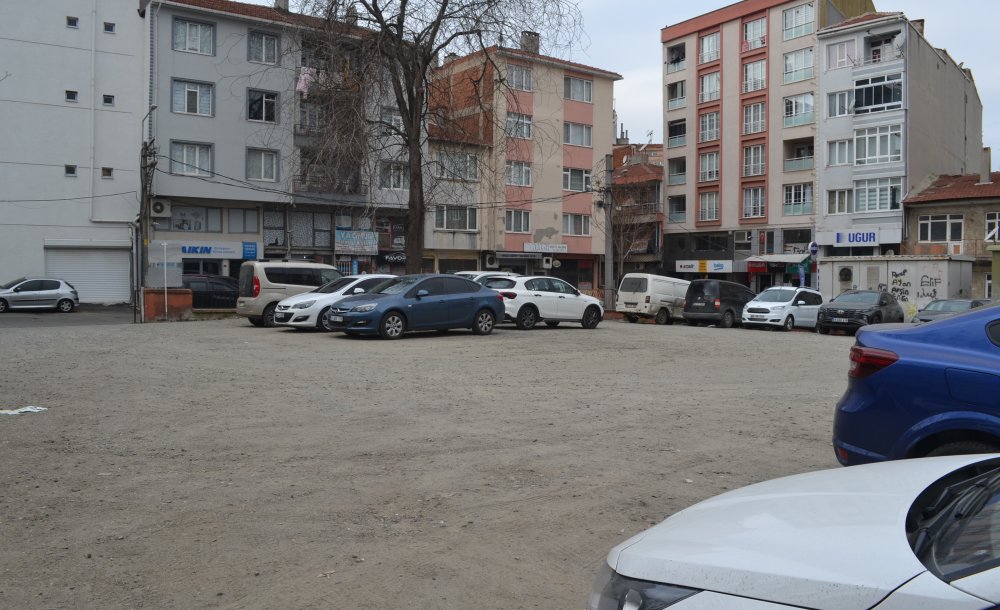 Okul Arazisi 3 Yıldır Otopark Olarak Kullanılıyor