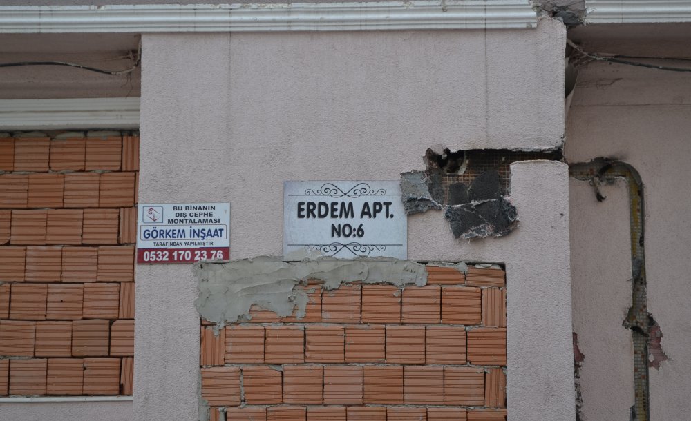 Depremden Zarar Gören Bina 4 Yıldır Yıkılmayı Bekliyor