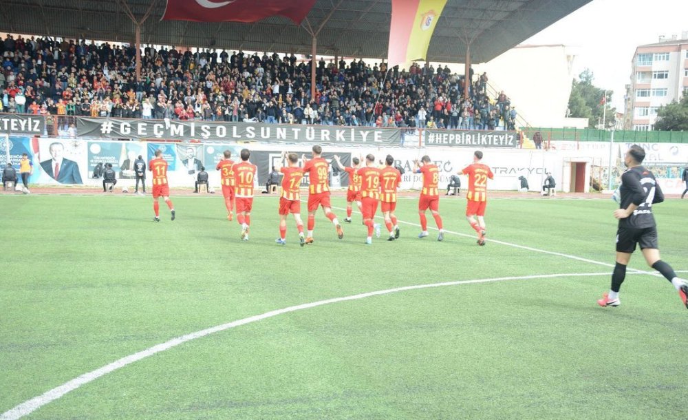 Çorluspor 1947 Liderliğini Sürdürüyor