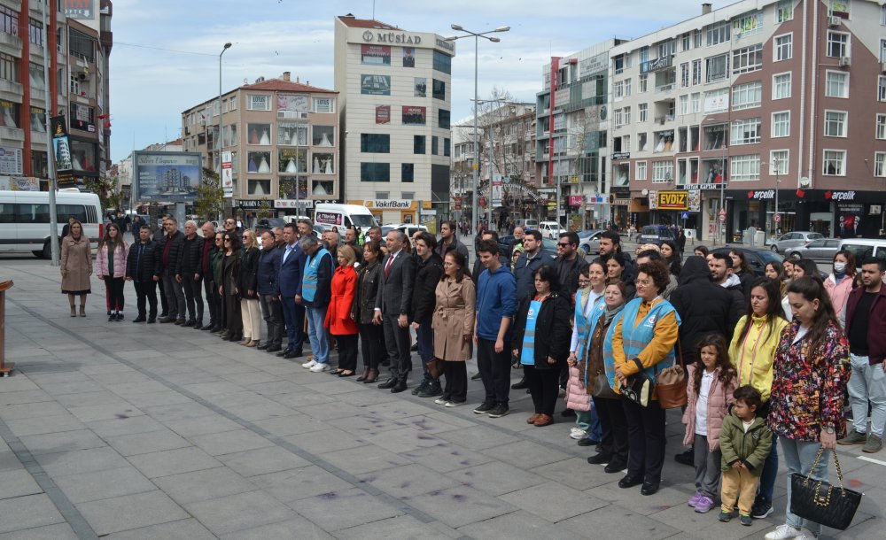 “Otizmli Bireylerin Farkında Değil, Yanında Olun”