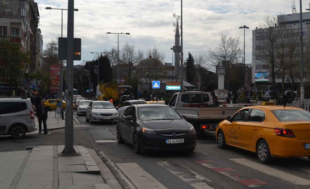 Yama Çalışması Trafiğe Felç Etti