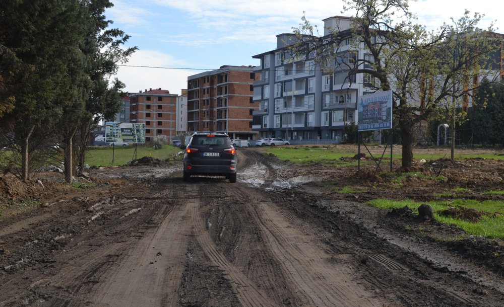 Esentepe Mahallesi Çamura Mahkûm Bırakıldı!