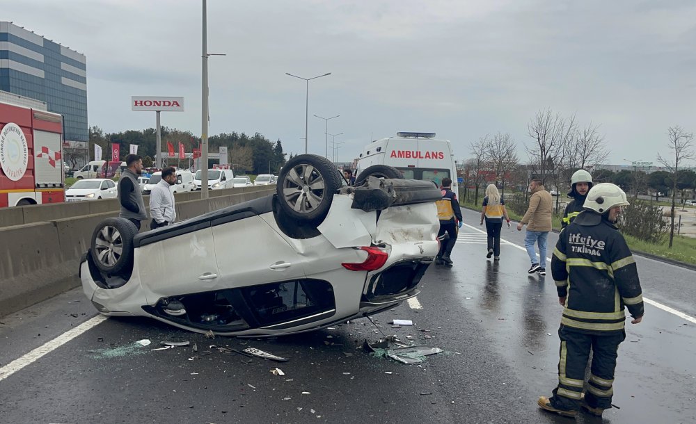 Tekirdağ'da Çarpışan Iki Otomobilin Sürücüleri Yaralandı