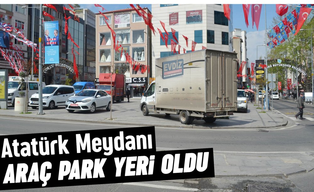 Atatürk Meydanı Araç Park Yeri Oldu 