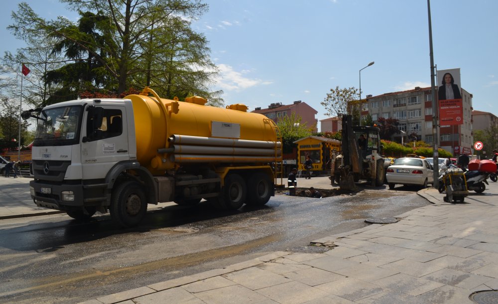 Teski̇ Çalışma Yaptı, Trafik Arapsaçına Döndü  