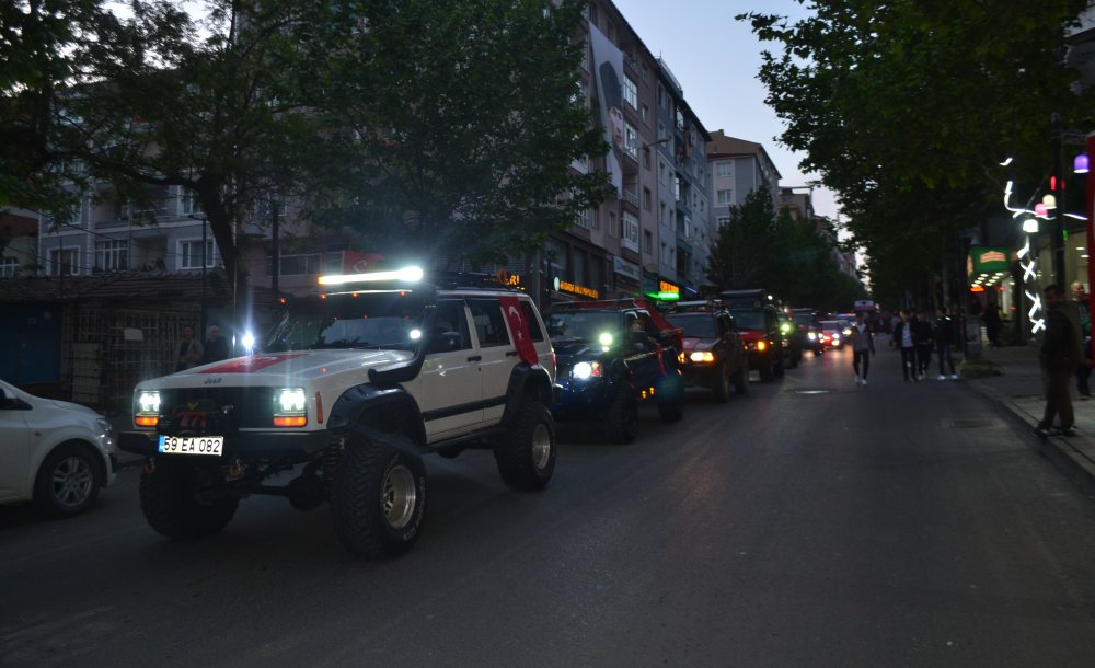 Fener Alayı Yürüyüşü Gelincik Tarlasına Döndü 