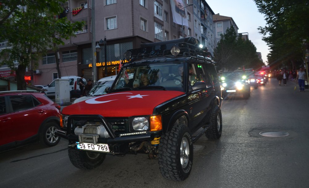 Fener Alayı Yürüyüşü Gelincik Tarlasına Döndü 