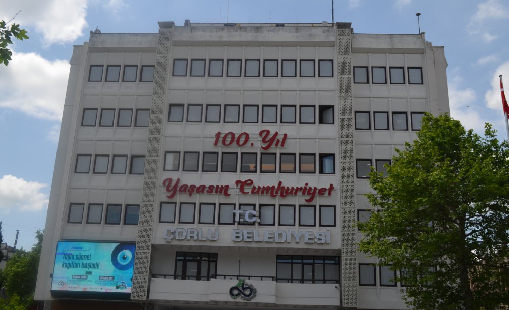 Belediye Binasına 100'Üncü Yıl Yazısı