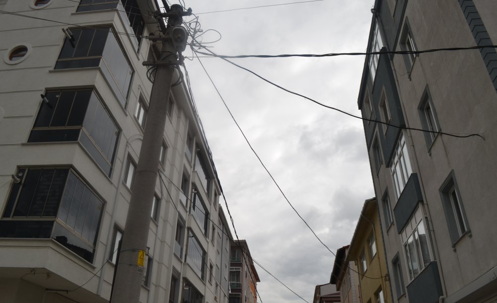 Elektrik Telleri Görüntü Kirliliği Oluşturuyor 