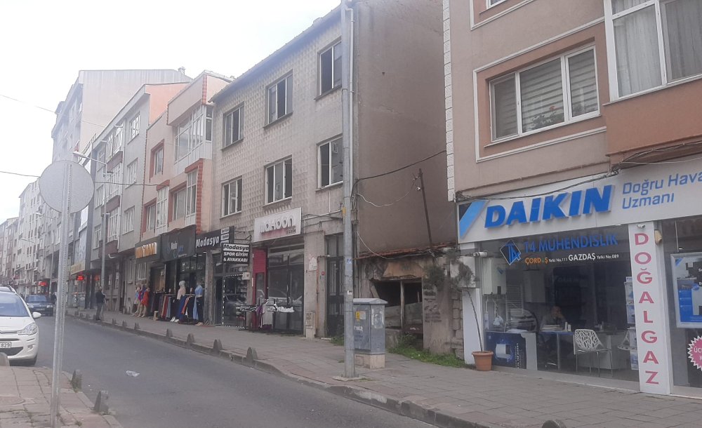 Madde Bağımlıları Metruk Binaya Delik Açtı 