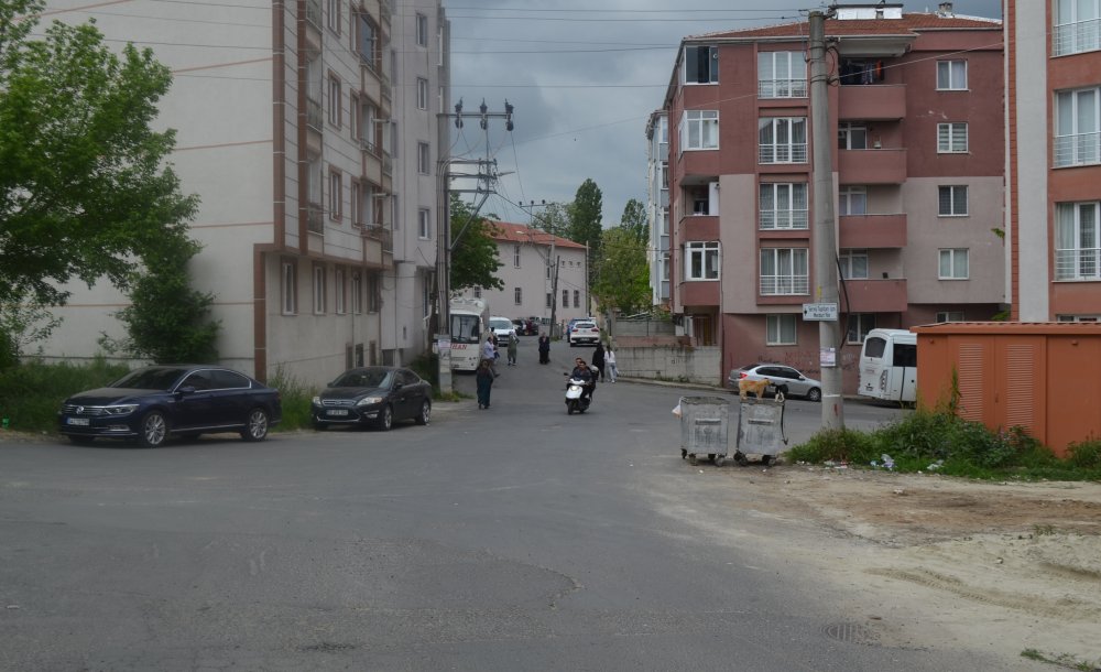 Kömürcü Caddesi Hizmet Bekliyor 