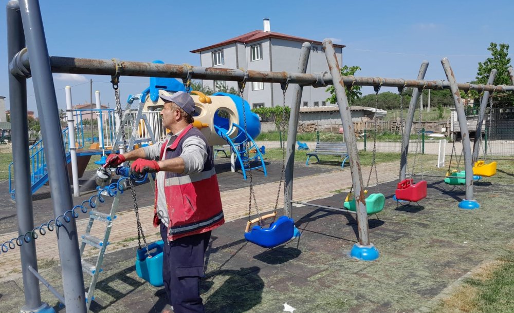 Ergene'deki Parklara Bakımlar Sürüyor