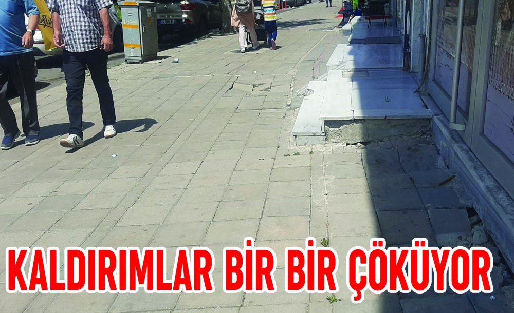 Kaldırımlar Bir Bir Çöküyor