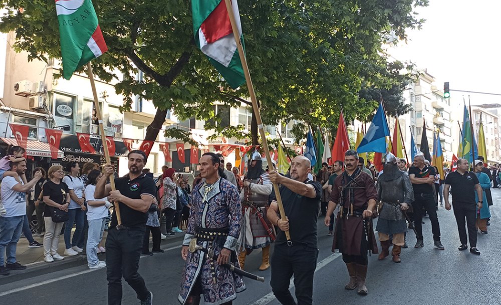 Macar Turan Vakfı Kortejde Boy Gösterdi