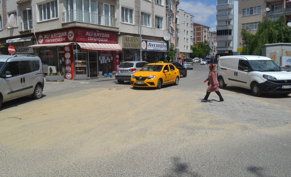 Yol Kazıldı, Esnaf Toz İçinde Kaldı