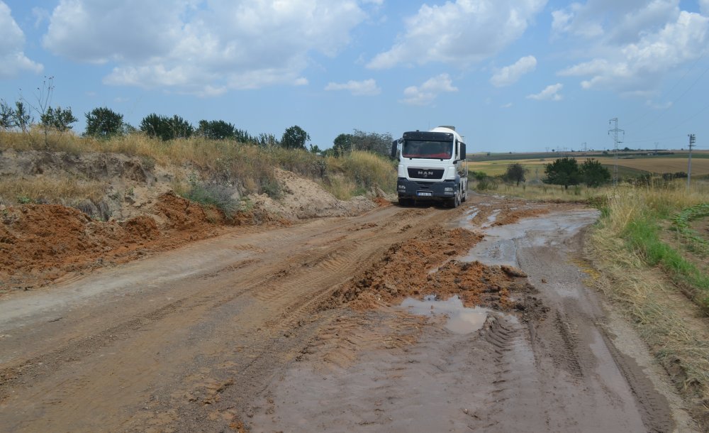 Tonlarca Su Boşa Aktı, Yol Kullanılmaz Hale Geldi