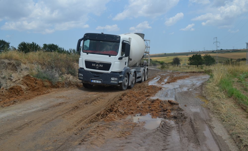 Tonlarca Su Boşa Aktı, Yol Kullanılmaz Hale Geldi