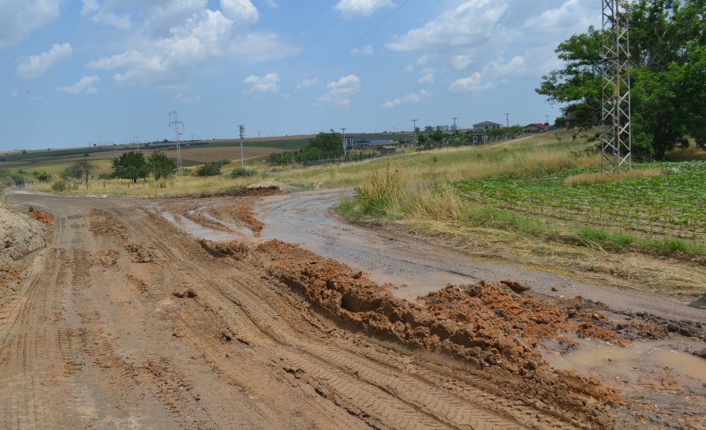 Tonlarca Su Boşa Aktı, Yol Kullanılmaz Hale Geldi