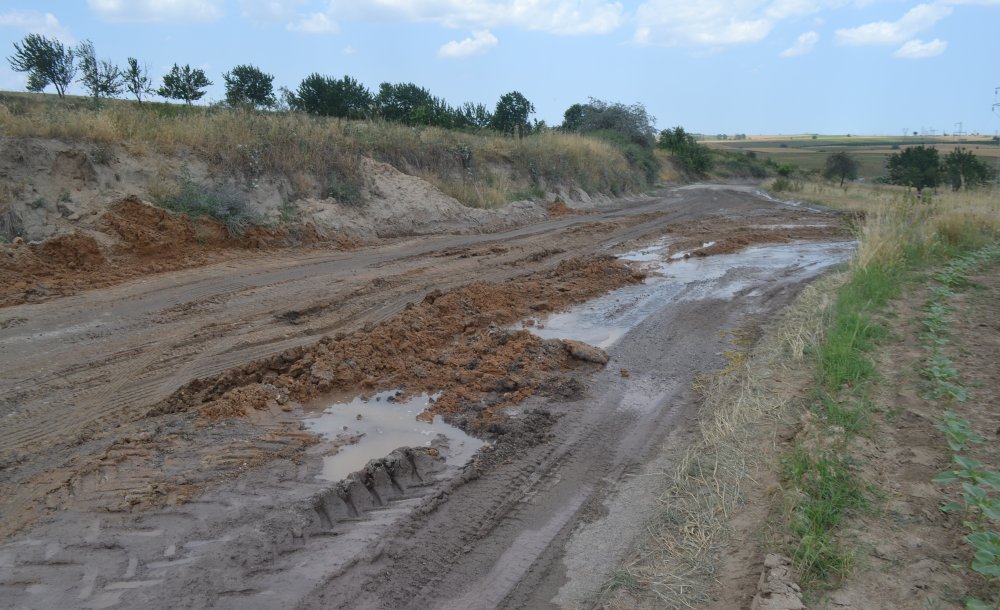 Tonlarca Su Boşa Aktı, Yol Kullanılmaz Hale Geldi