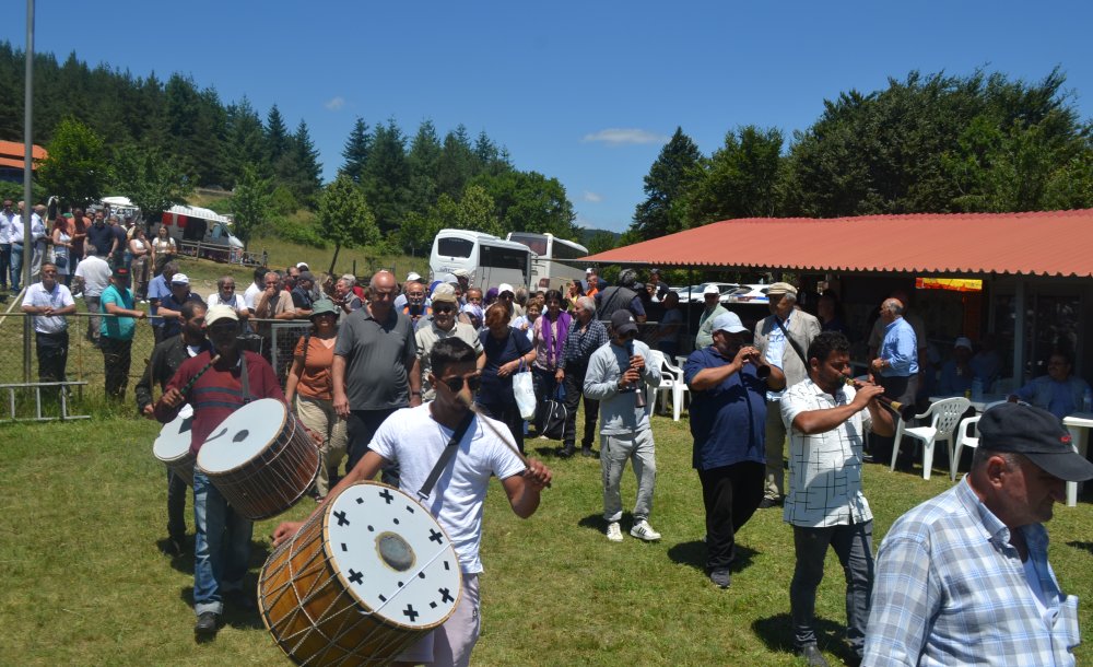 Cem Vakfı'ndan Komşuya Büyük Destek 