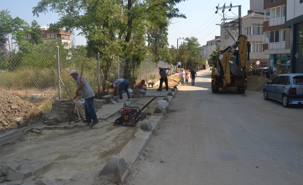 Elektrik Hatlarının Geçtiği Kaldırımlar Yenilendi 