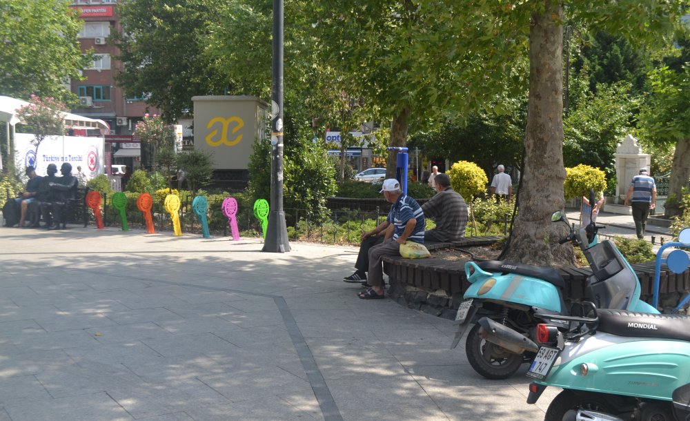 Sıcaklar Nedeniyle Meydanlar Ve Caddeler Boş Kaldı 