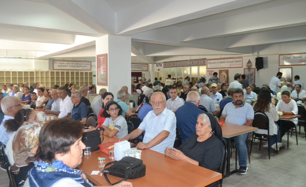 Aşure Programına Yoğun Katılım Oldu 