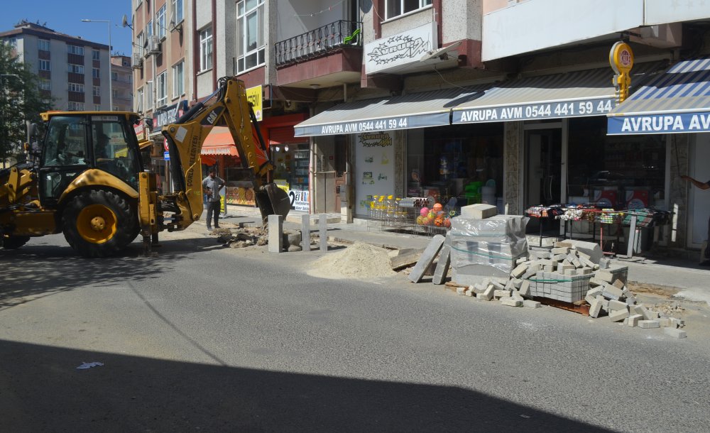 Alipaşa Caddesi'nde 2 Aydır Çalışmalar Sürüyor  