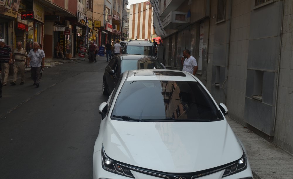 Akıncılar Caddesi'nin Keşmekeşliği, Vatandaşı Canından Bezdirdi